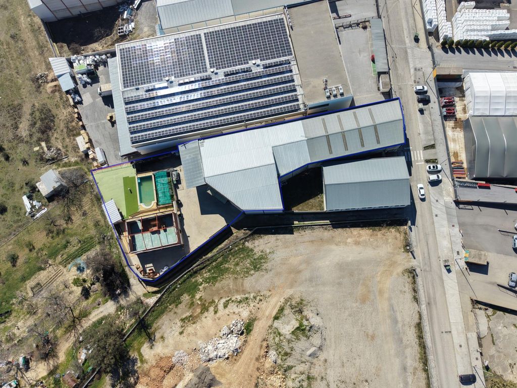 Property photo 1 of 68