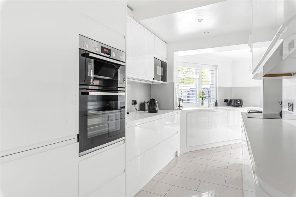 Property photo 3 of 20 Kitchen