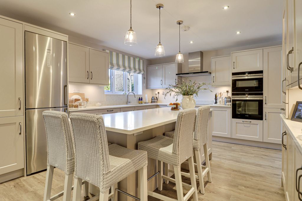 Property photo 3 of 24 Kitchen