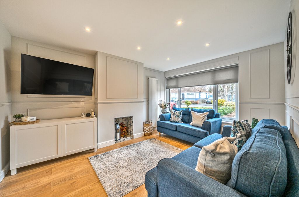 Property photo 2 of 13 1396180-10-696108...