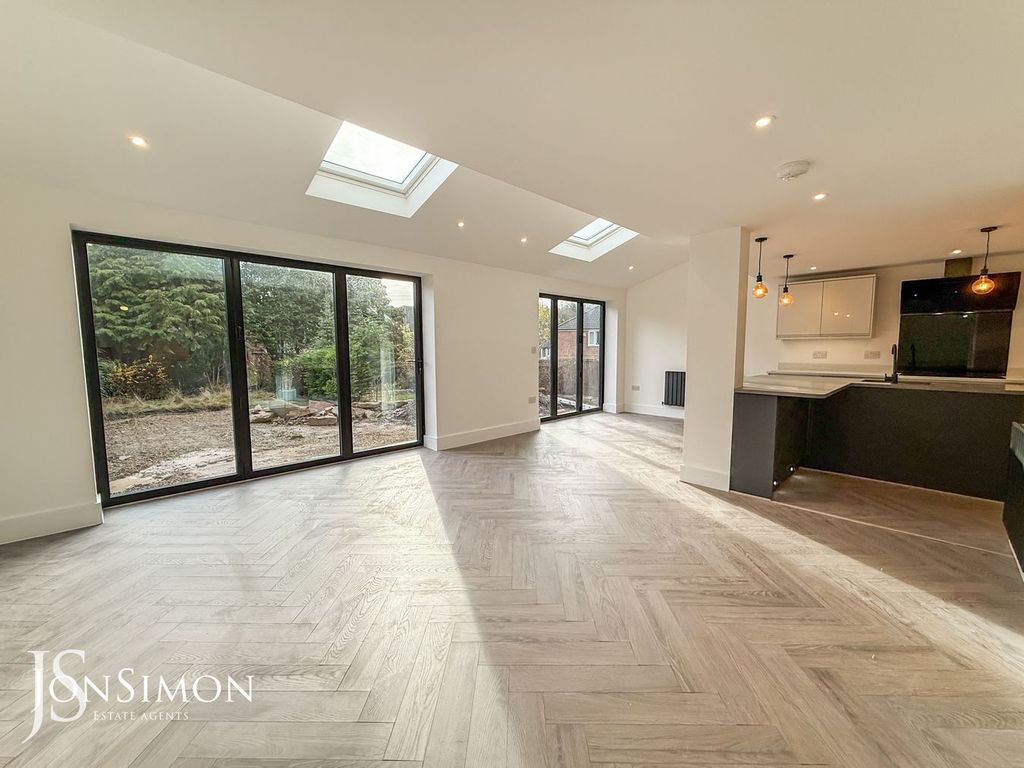 Property photo 3 of 43