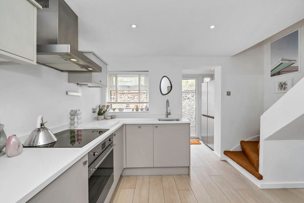 Property photo 3 of 17 Kitchen/Dining Room