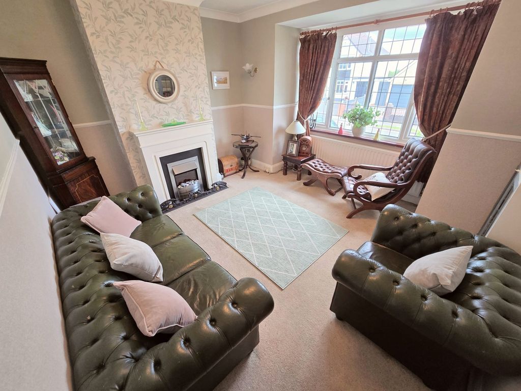 Property photo 2 of 16 Front Lounge