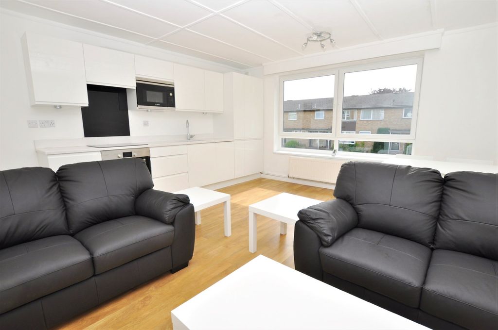 Property photo 2 of 9 Photo 02