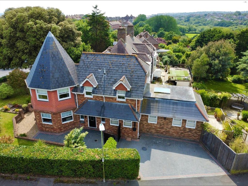 Property photo 1 of 31