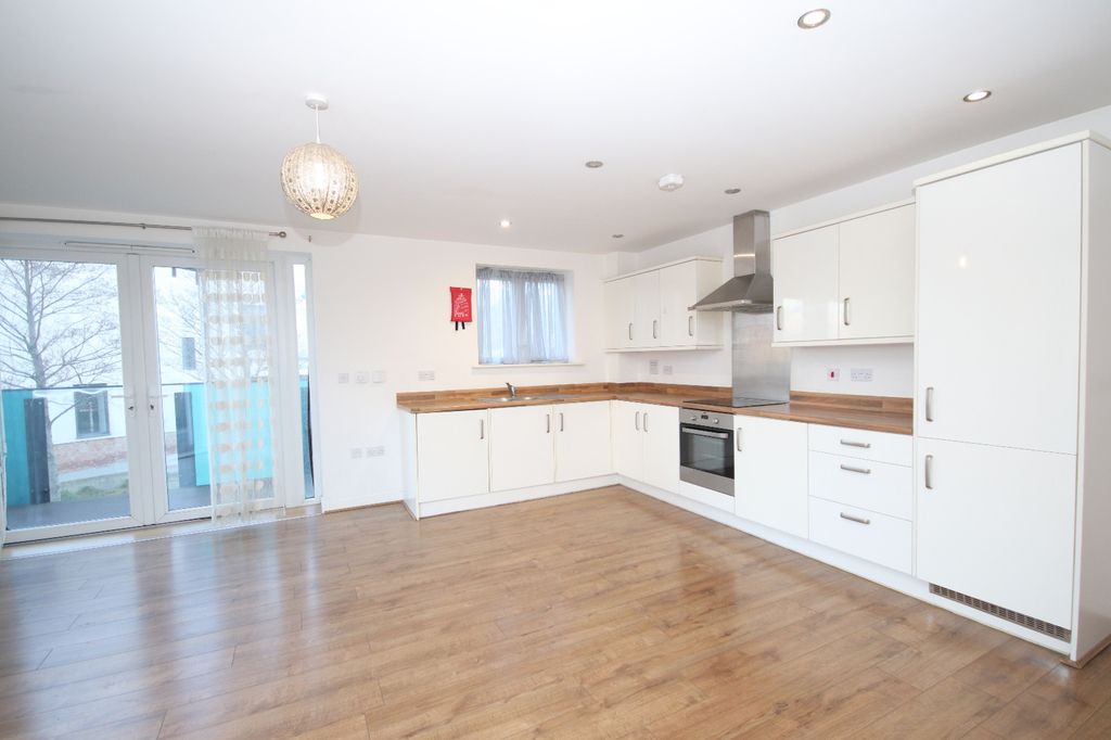 Property photo 3 of 23 Kitchen