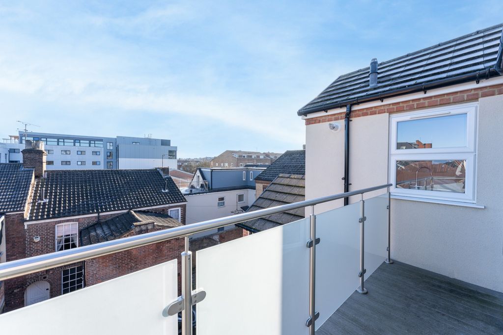 Property photo 3 of 10 2530703