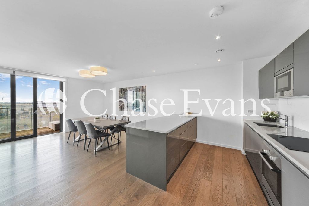 Property photo 3 of 25 Kitchen