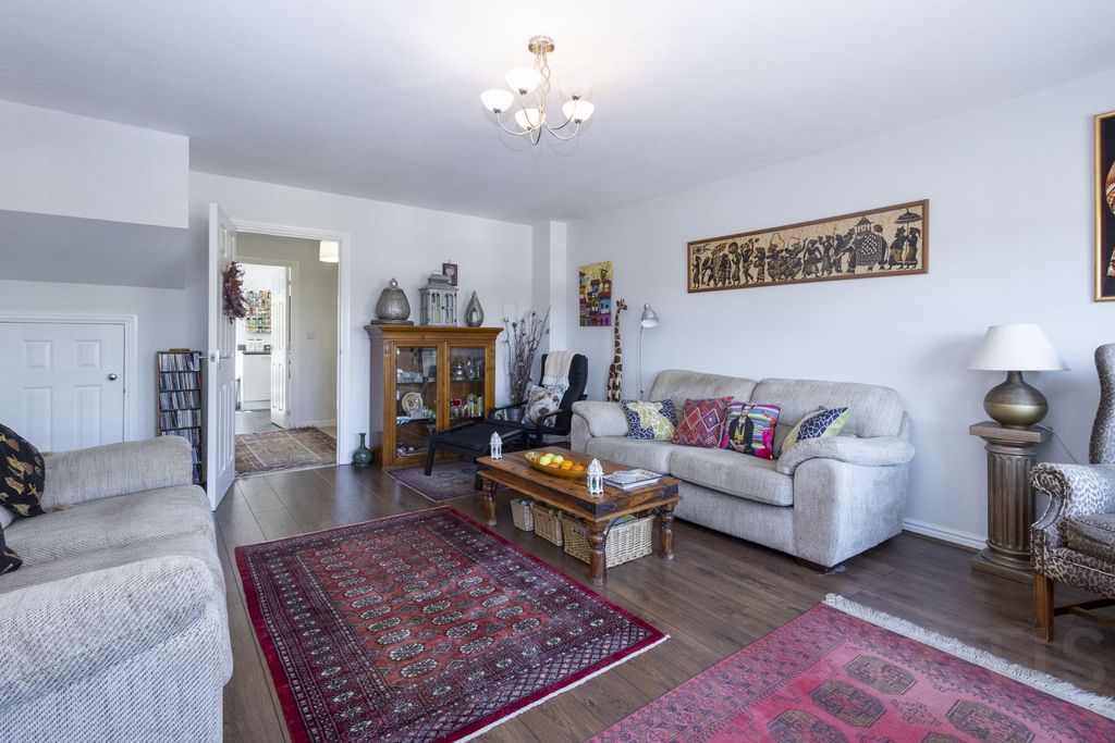 Property photo 3 of 17 Photo 4