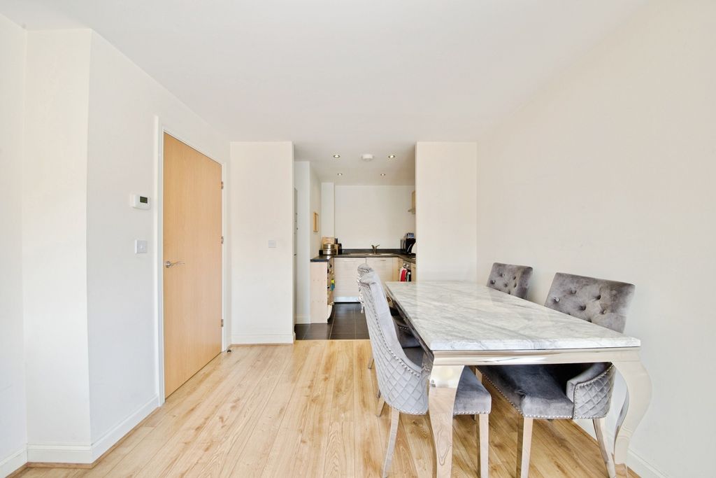 Property photo 2 of 11 Pbox-Img.Jpg