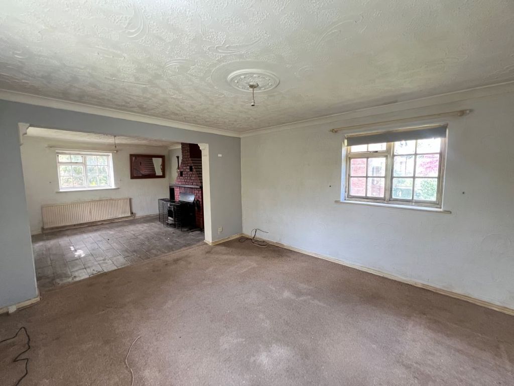 Property photo 2 of 27