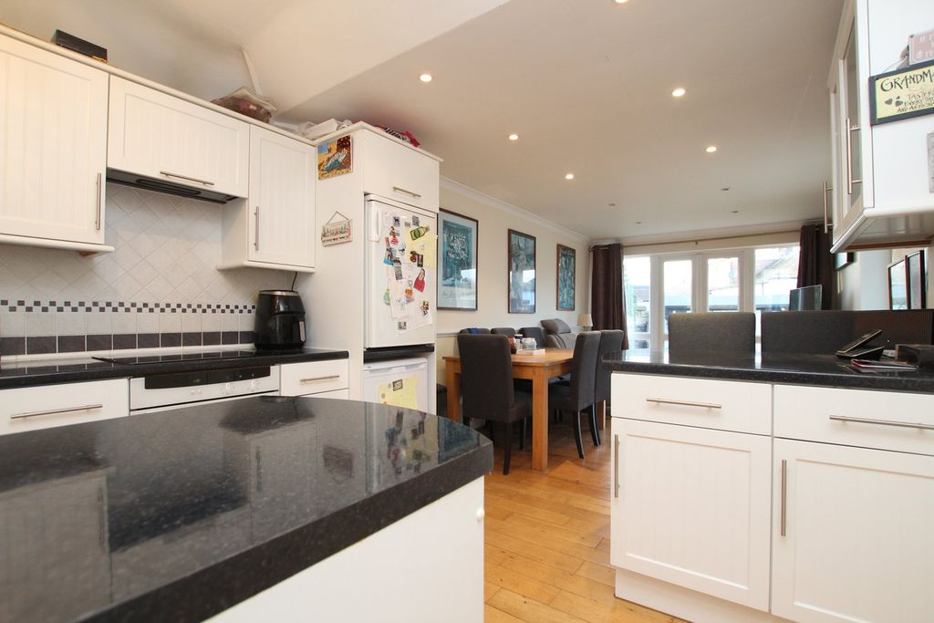 Property photo 3 of 14 Kitchen