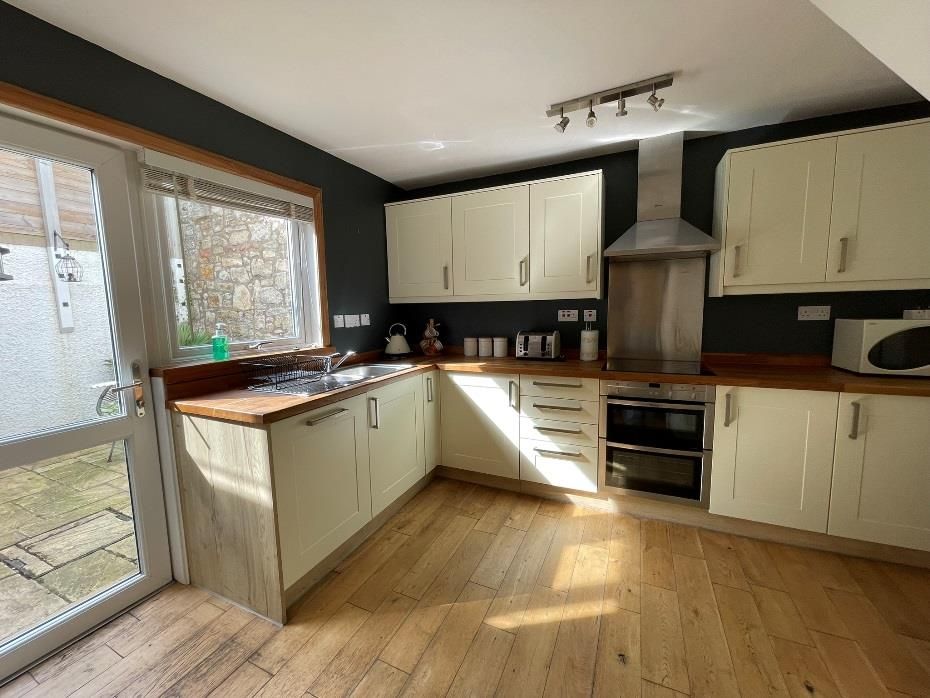Property photo 3 of 44