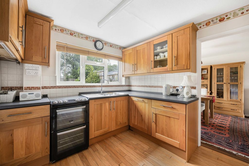 Property photo 3 of 18 Kitchen