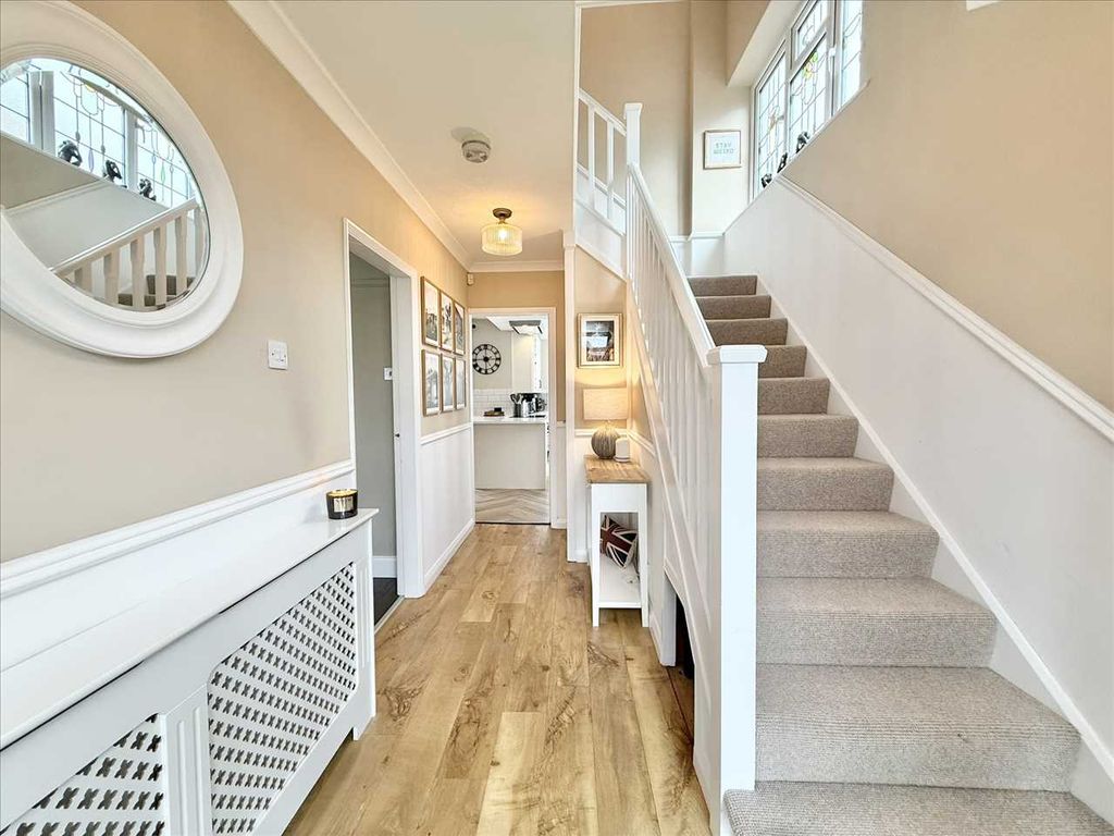 Property photo 3 of 31 Entrance Hallway