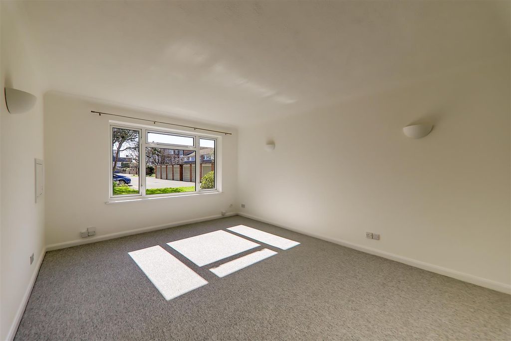 Property photo 3 of 11 Img_2628-Img_2630.Jpg