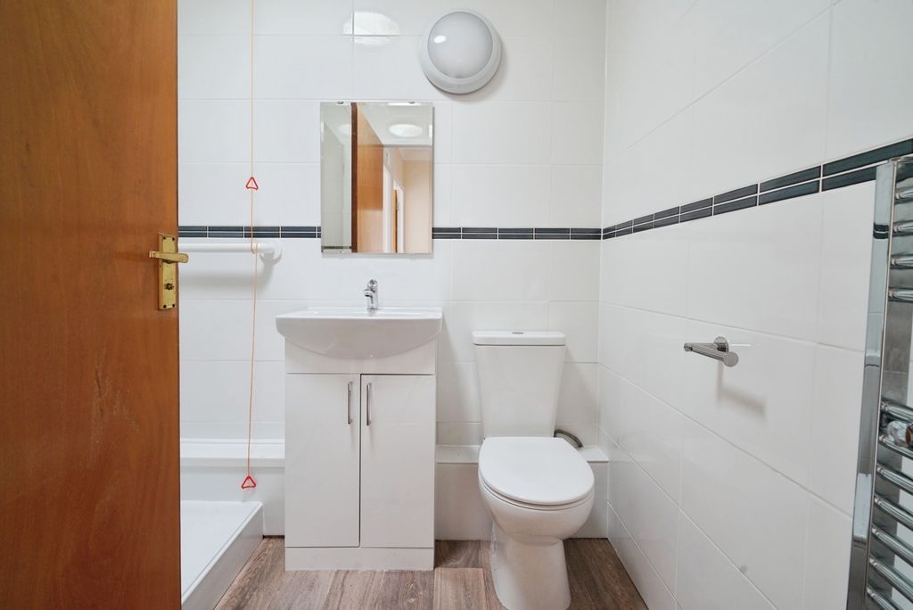 Property photo 2 of 10 Shower Room