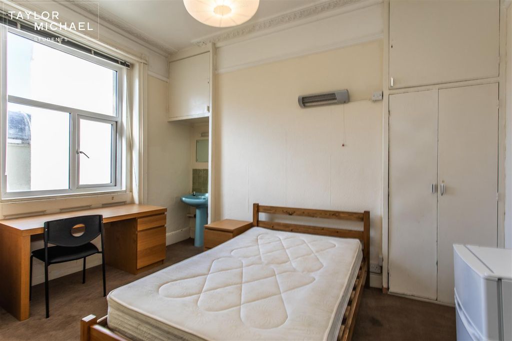 Property photo 3 of 10 Bedroom