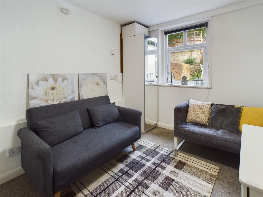 Property photo 2 of 11 Cam02534G0-Pr0394-Still009.Jpg