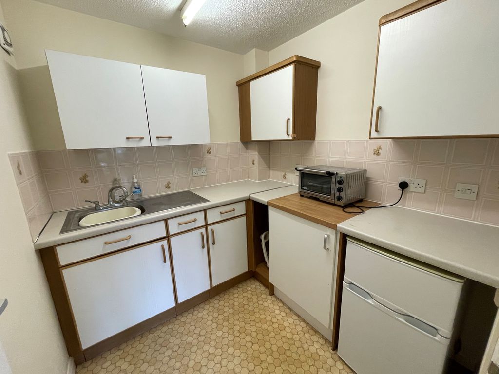 Property photo 2 of 6 Kitchen