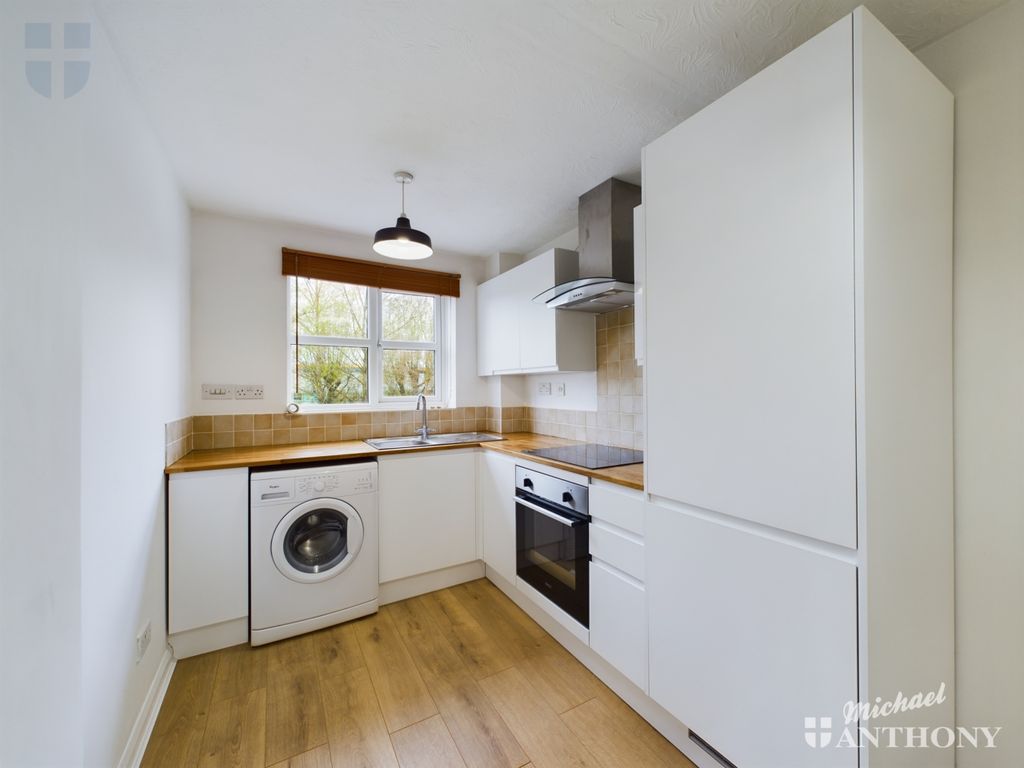 Property photo 3 of 9 Cam02538G0-Pr0254-Still008