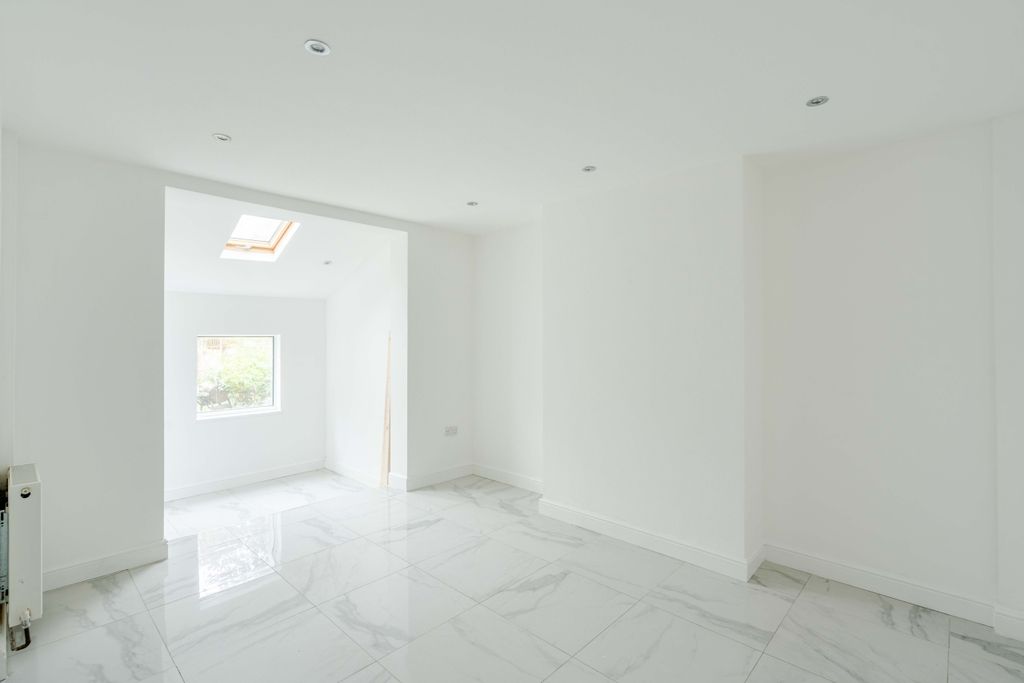 Property photo 3 of 21 17