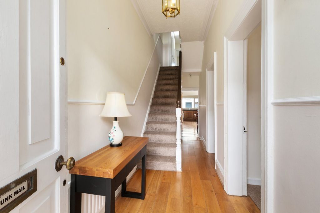 Property photo 2 of 13 Entrance Hall