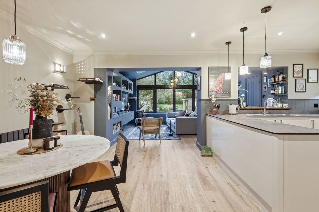 Property photo 3 of 28