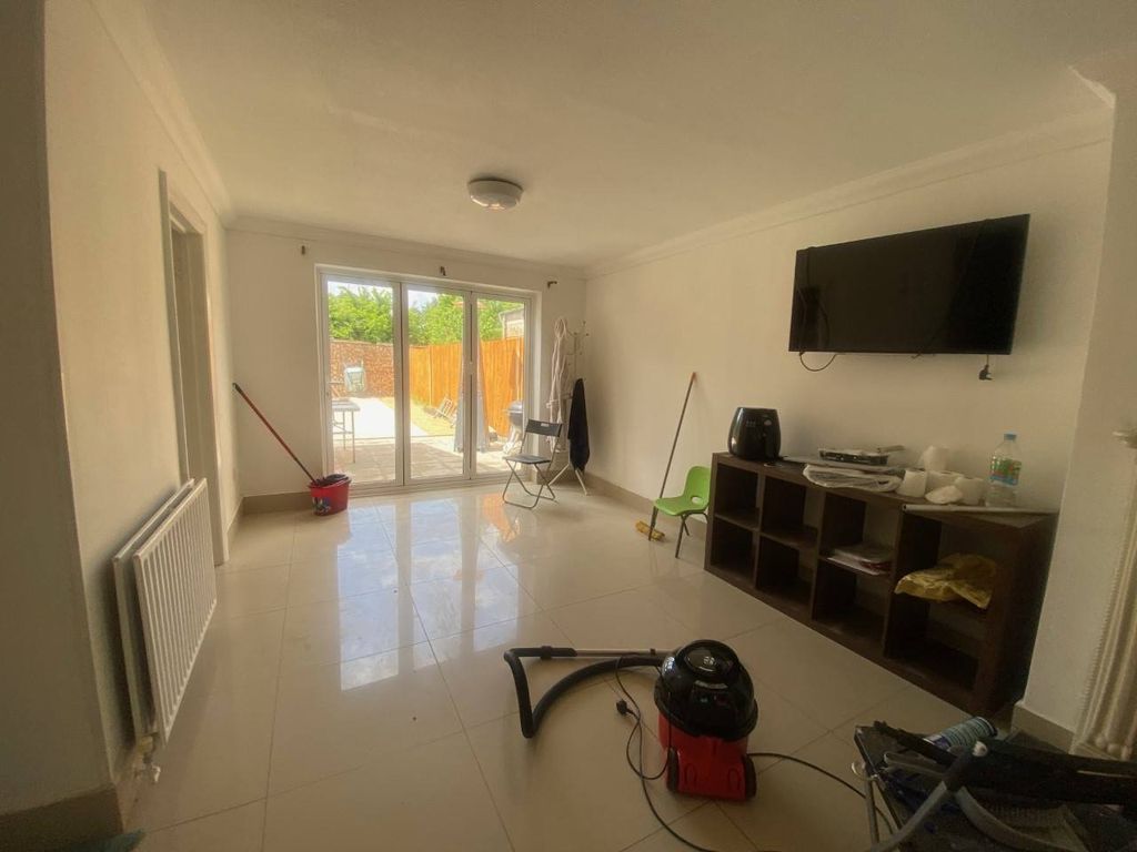 Property photo 3 of 9 Gallery