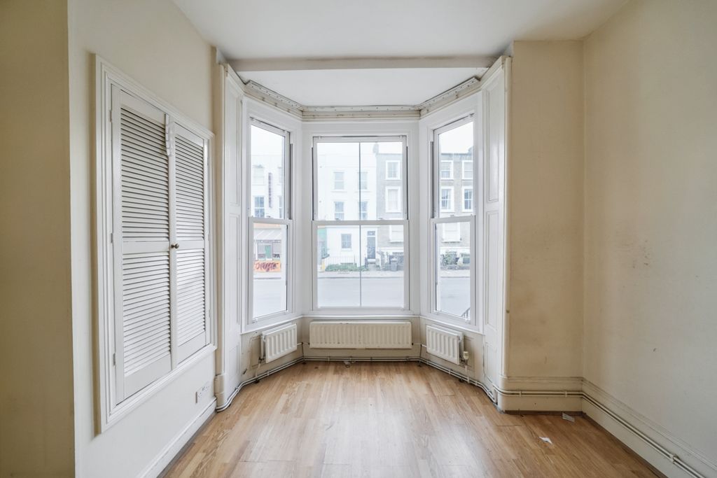 Property photo 2 of 11 Flat B 164 Coldharbour Lane, London, Se5 9Qh