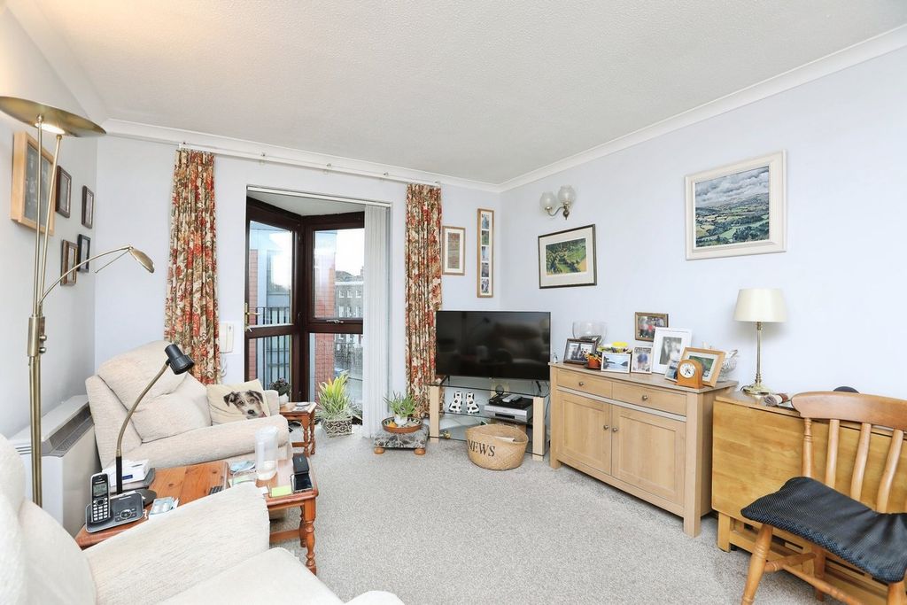 Property photo 3 of 12