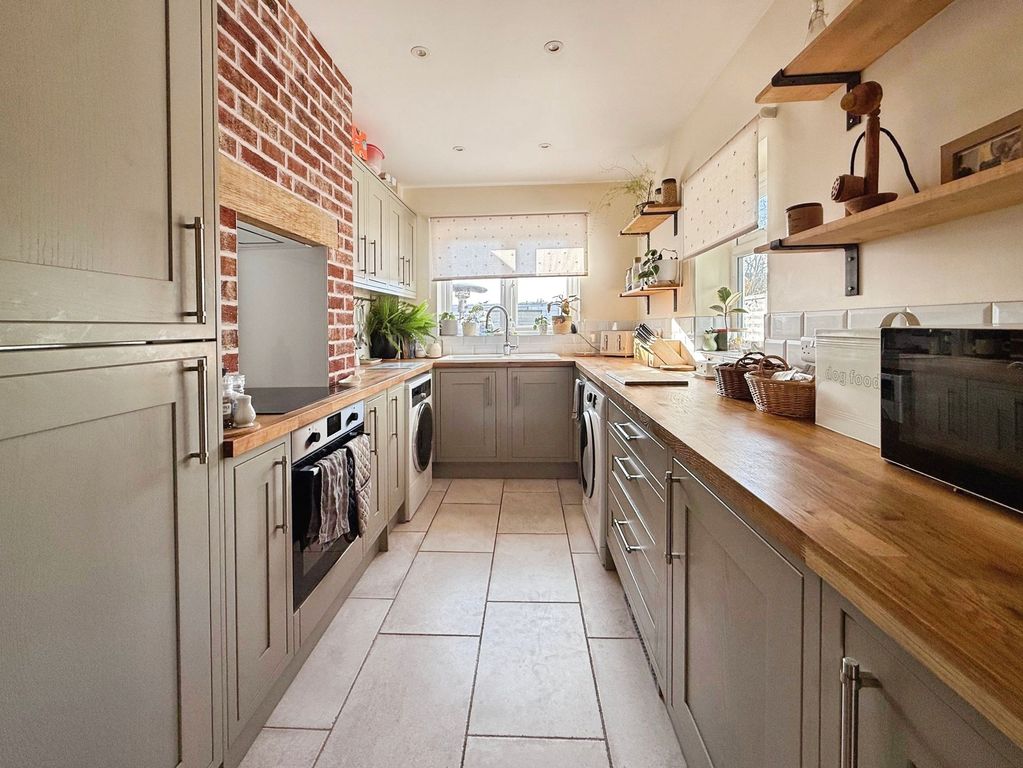 Property photo 3 of 15 Kitchen