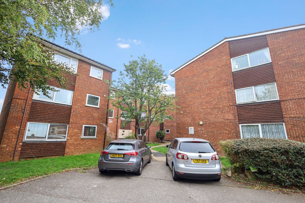 Property photo 1 of 12 Flat 7 Anvil Court, Marsh Road, Luton, Bedfordshire, Lu3 2Rb