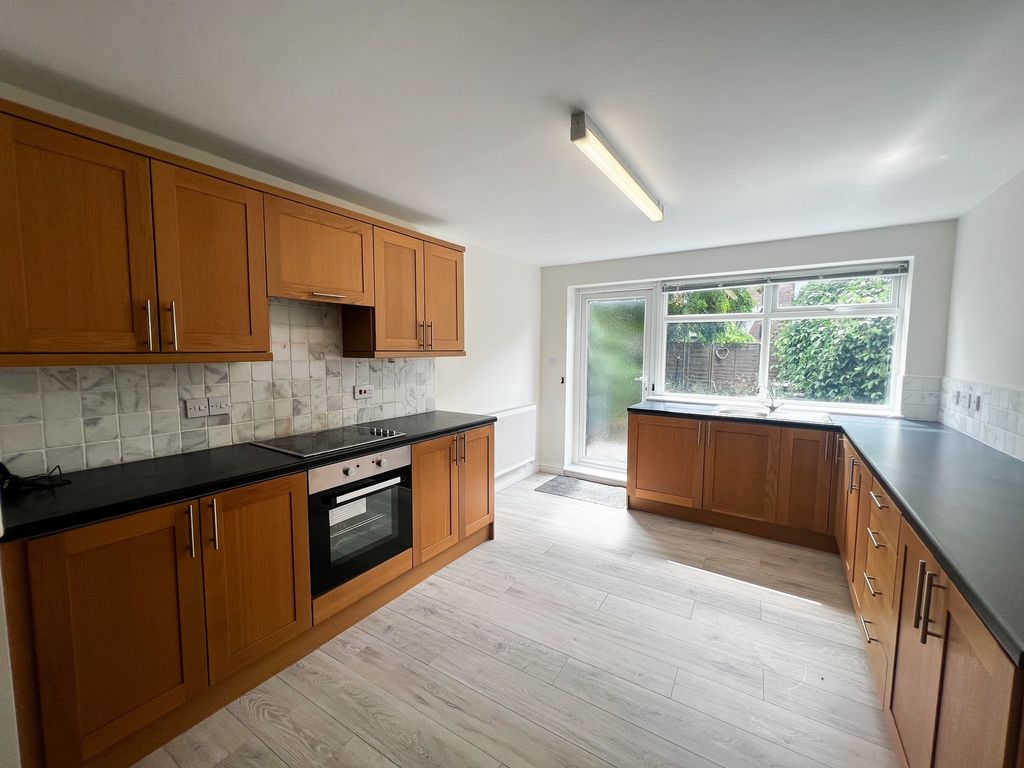 Property photo 3 of 7 Kitchen