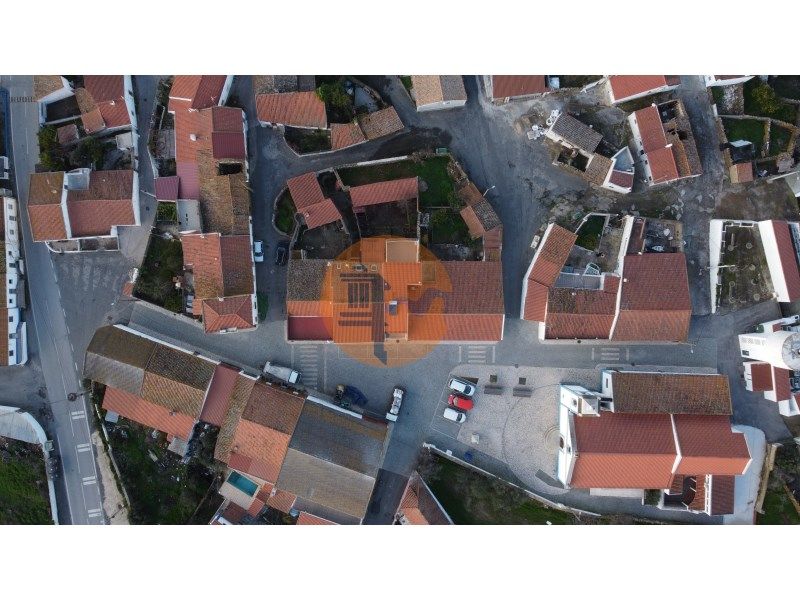 Property photo 2 of 33