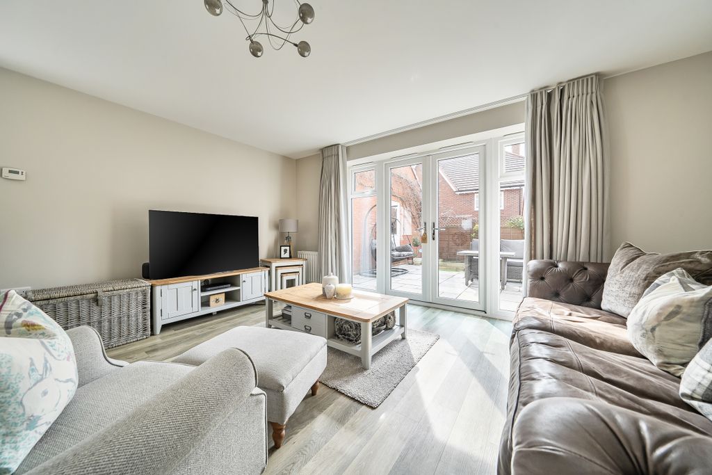 Property photo 3 of 15 14333621969c12E3B18508