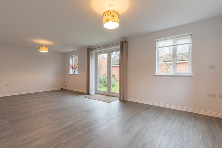 Property photo 3 of 7 270784