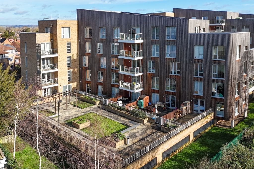 Property photo 1 of 10 4906310