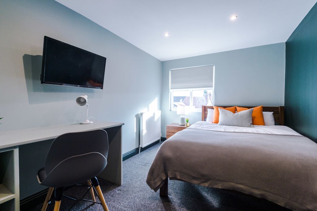 Property photo 3 of 17 77 Davenport, Bedroom 2