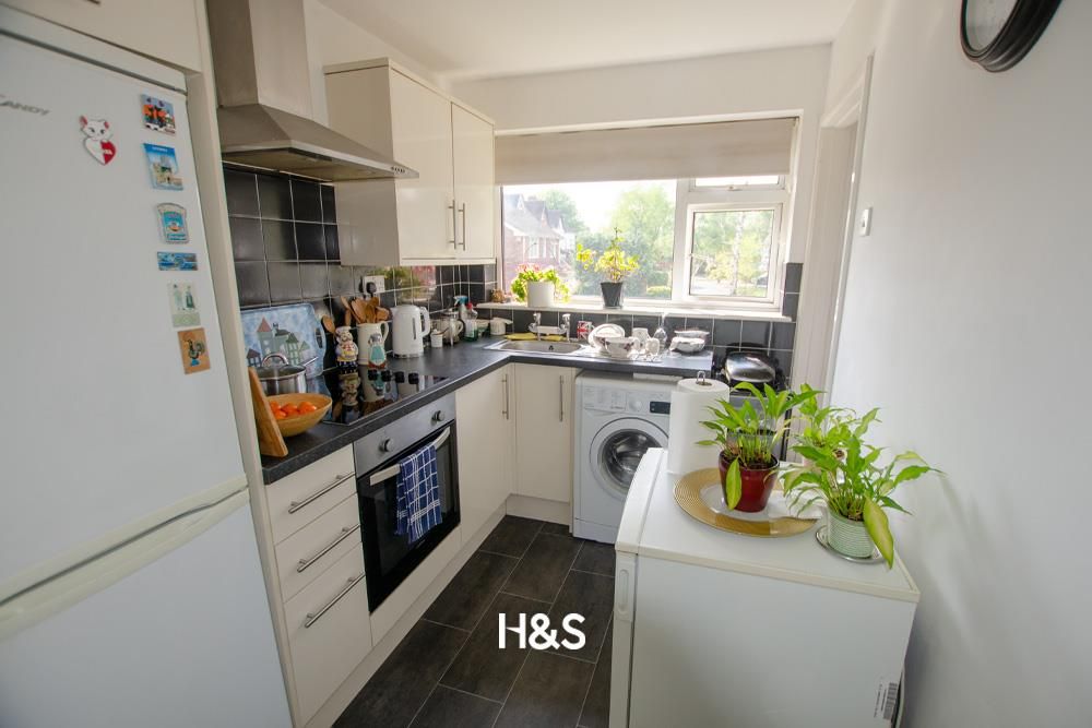 Property photo 3 of 6 2 Hazeltree - Kitchen.Jpg