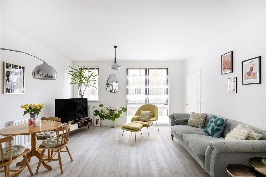 Property photo 1 of 14 Tryon Crescent, E9