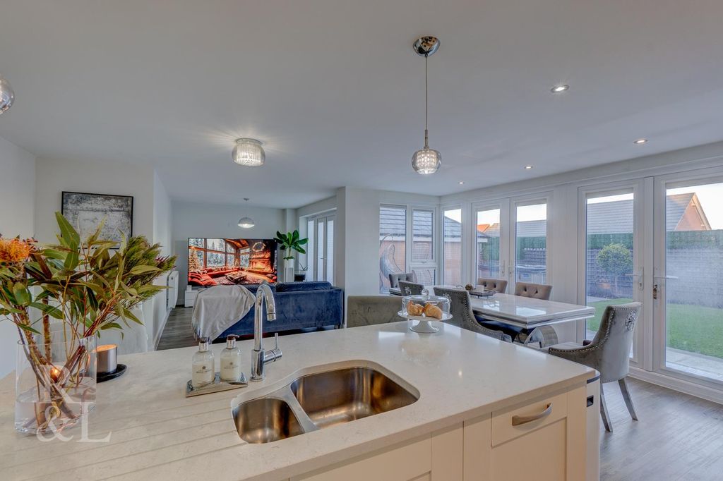 Property photo 2 of 32 Spring Avenue  (32).Jpg