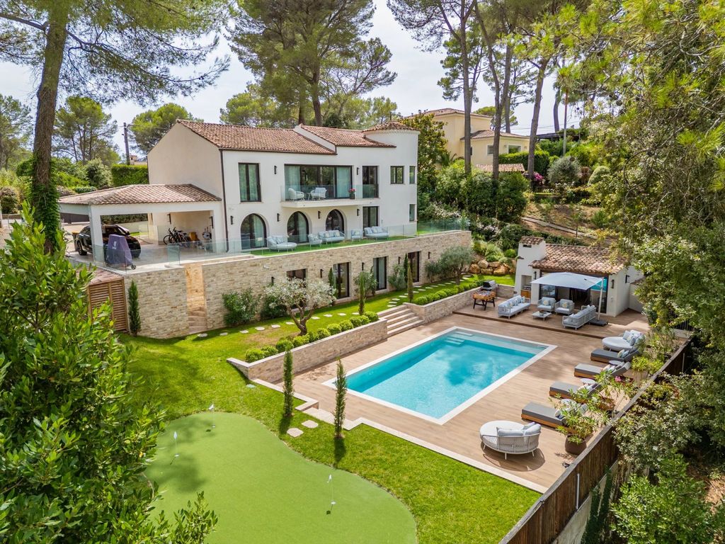 Property photo 1 of 50 Exceptional Villa In A Private Gated Estate