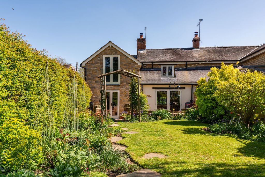 Property photo 2 of 33