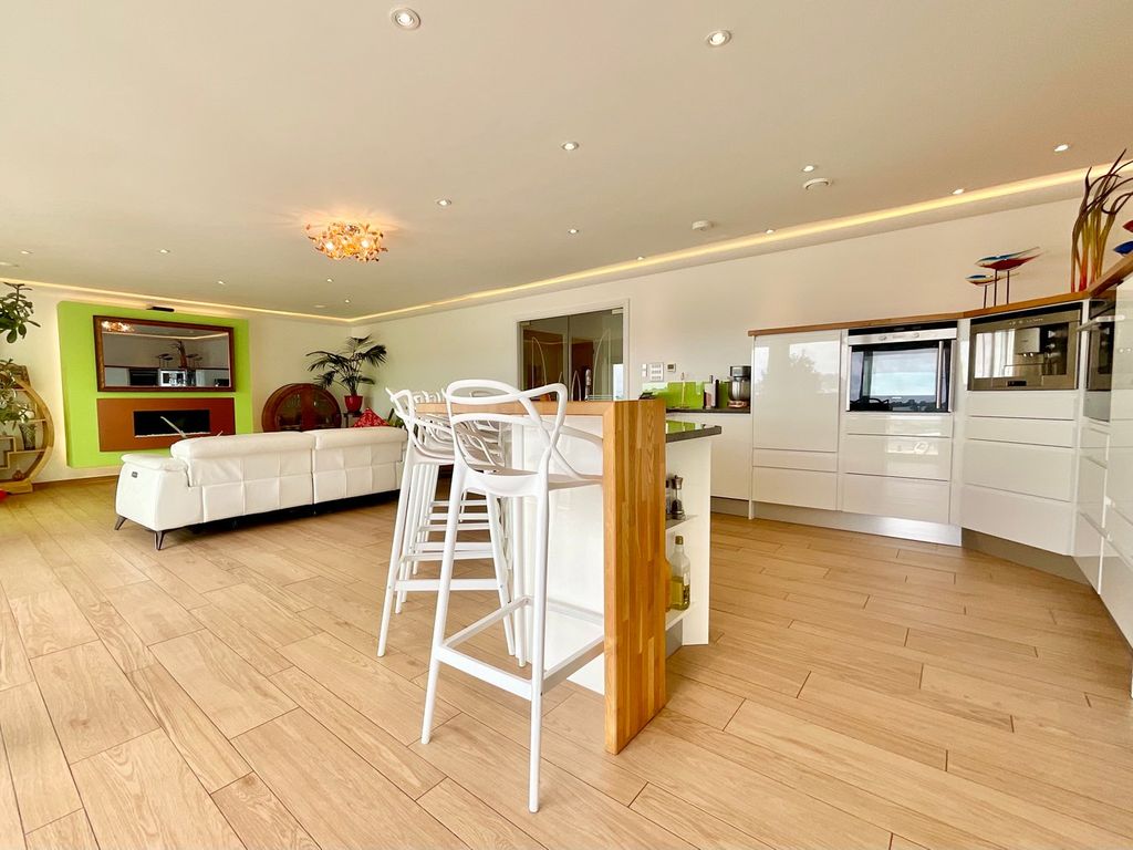 Property photo 3 of 41