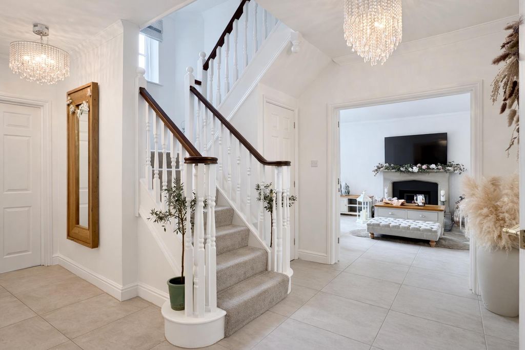 Property photo 3 of 40 800A07D1-19F7-4Ebb-85B2-B22659215C70.Png