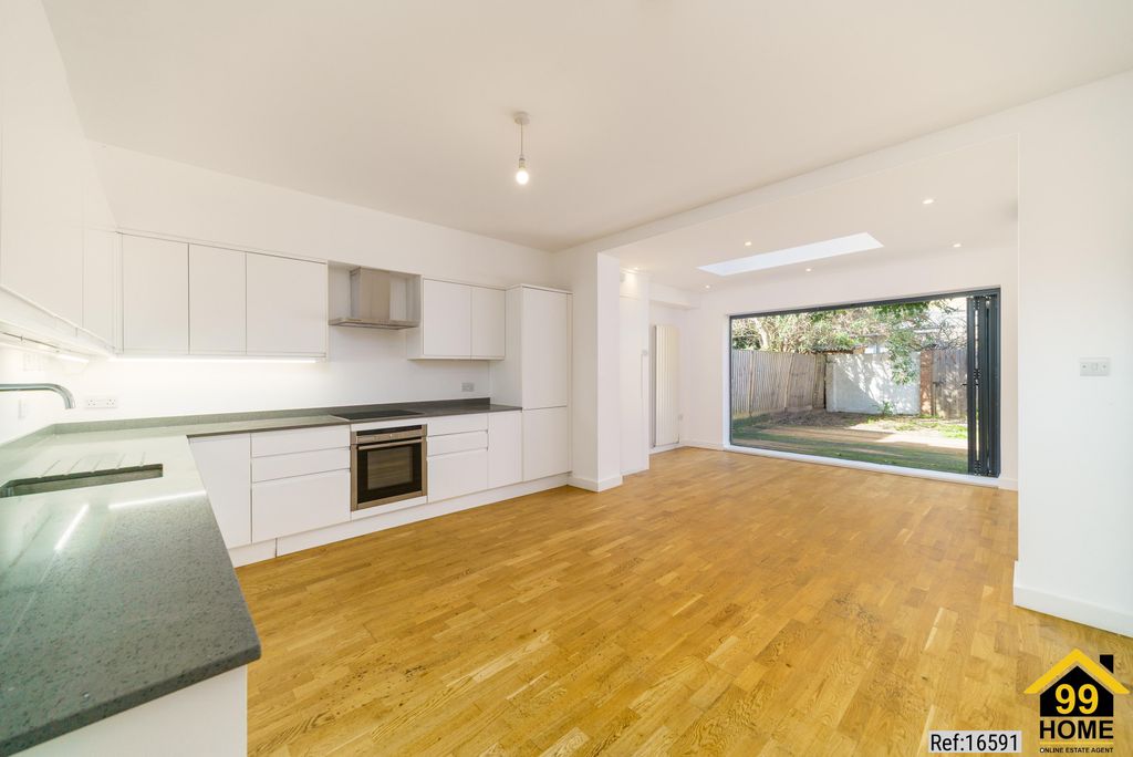 Property photo 3 of 10 Photo 2