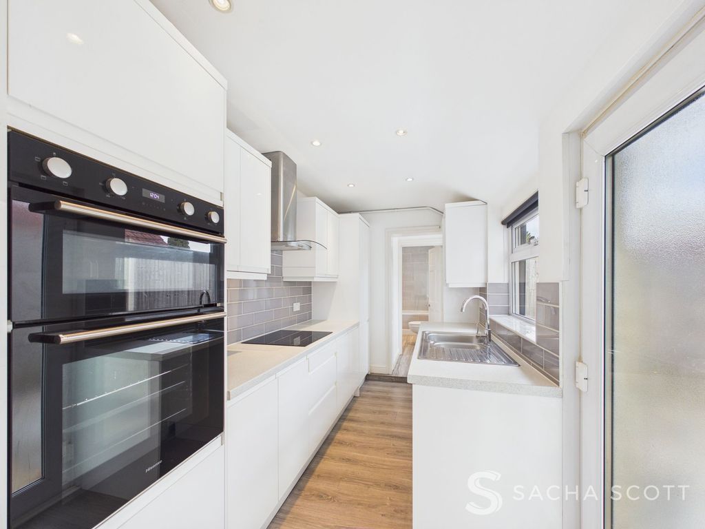 Property photo 3 of 25 Kitchen