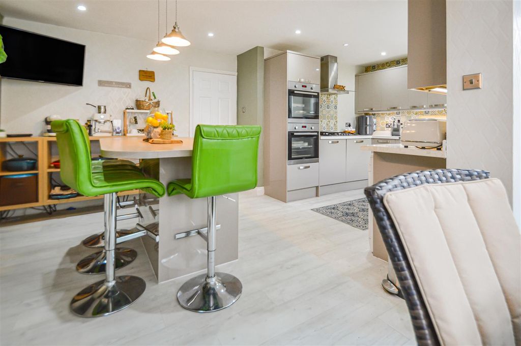 Property photo 2 of 20 19_77221.Jpg