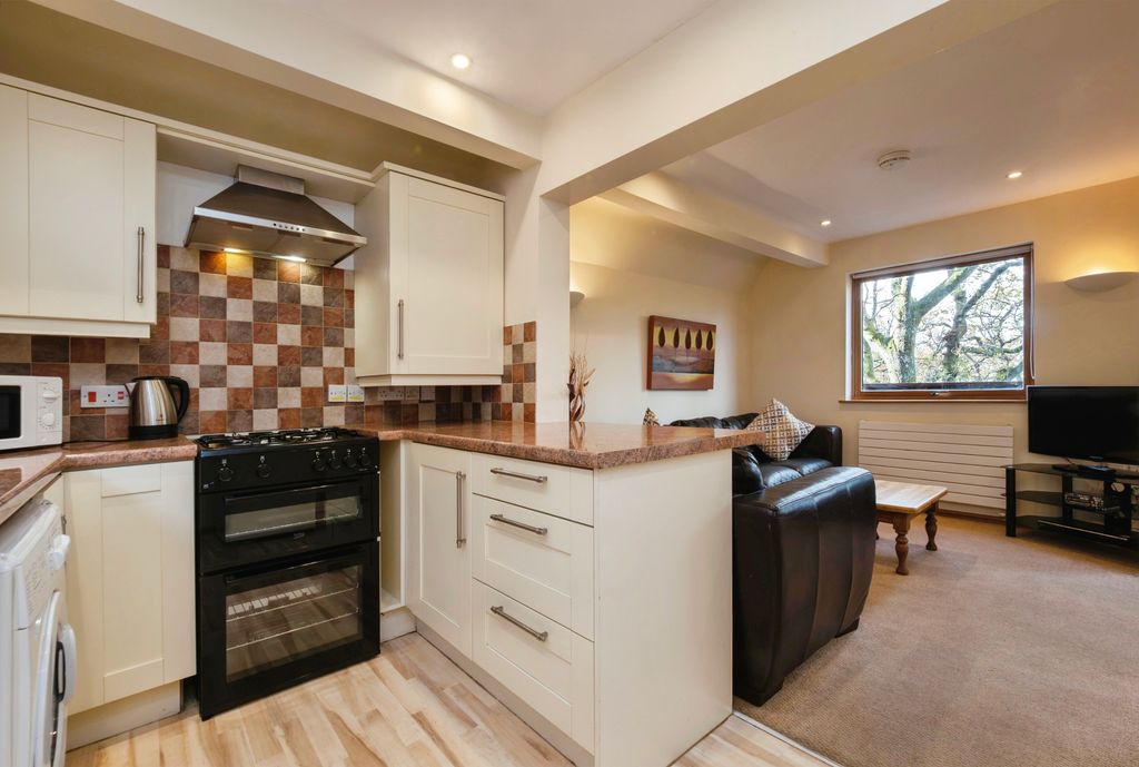 Property photo 3 of 17 Kitchen:Living